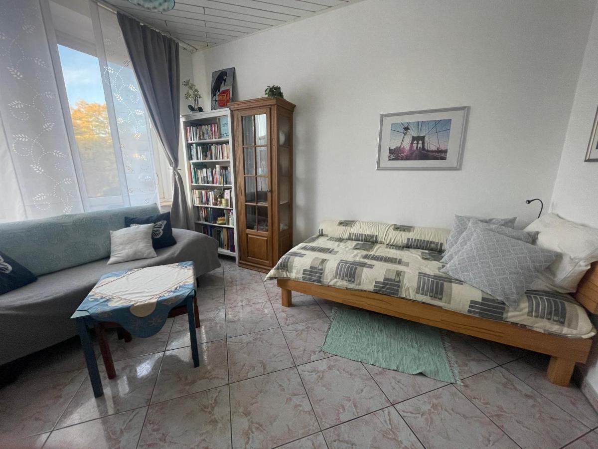 Schöne 2 Zimmer-wohnung, Nähe Messe, Balkon Apartment