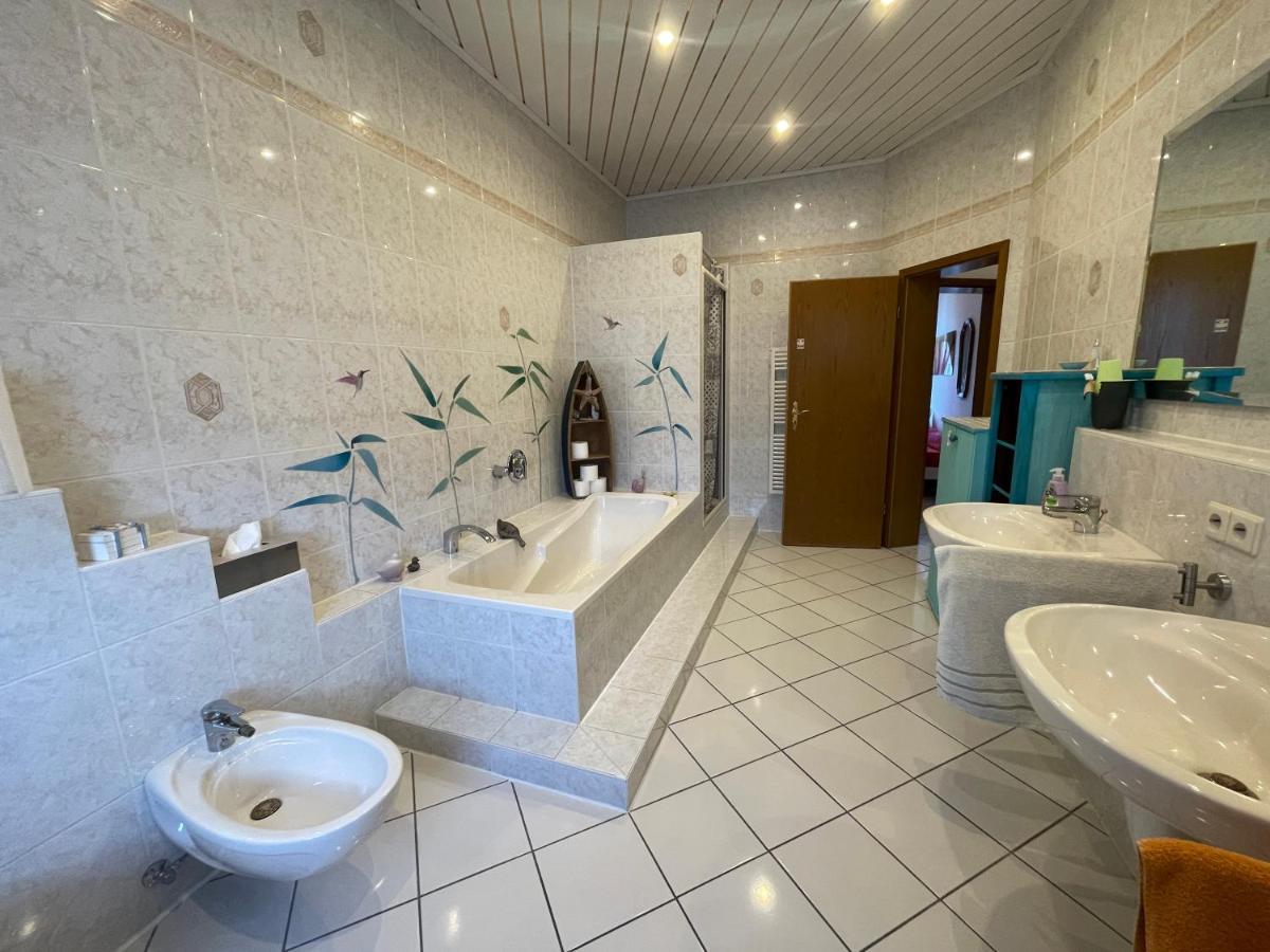 Schöne 2 Zimmer-wohnung, Nähe Messe, Balkon Apartment *